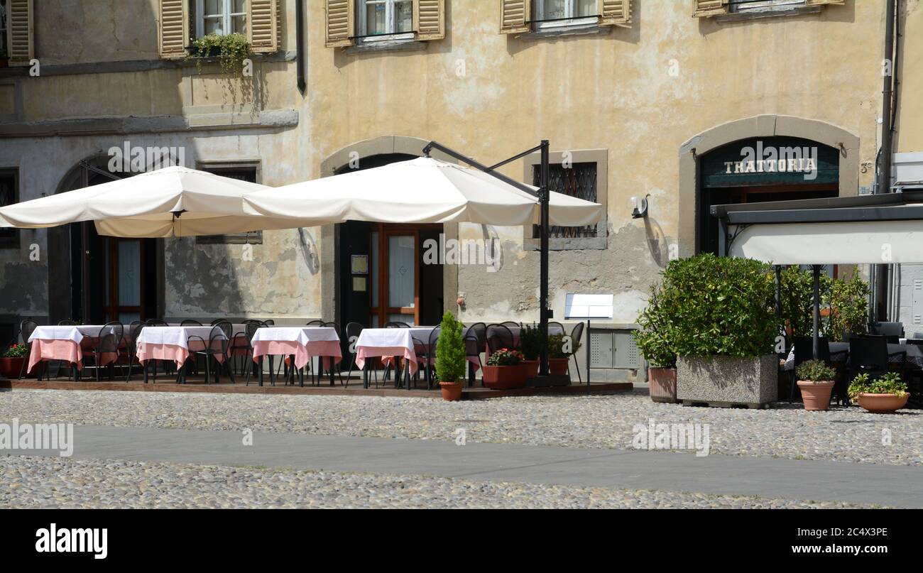 Die Trattorien und Restaurants sind in Italien von hoher Qualität. Catering ist eine Kunst, weil Italiener sehr anspruchsvoll beim Kochen sind Stockfoto