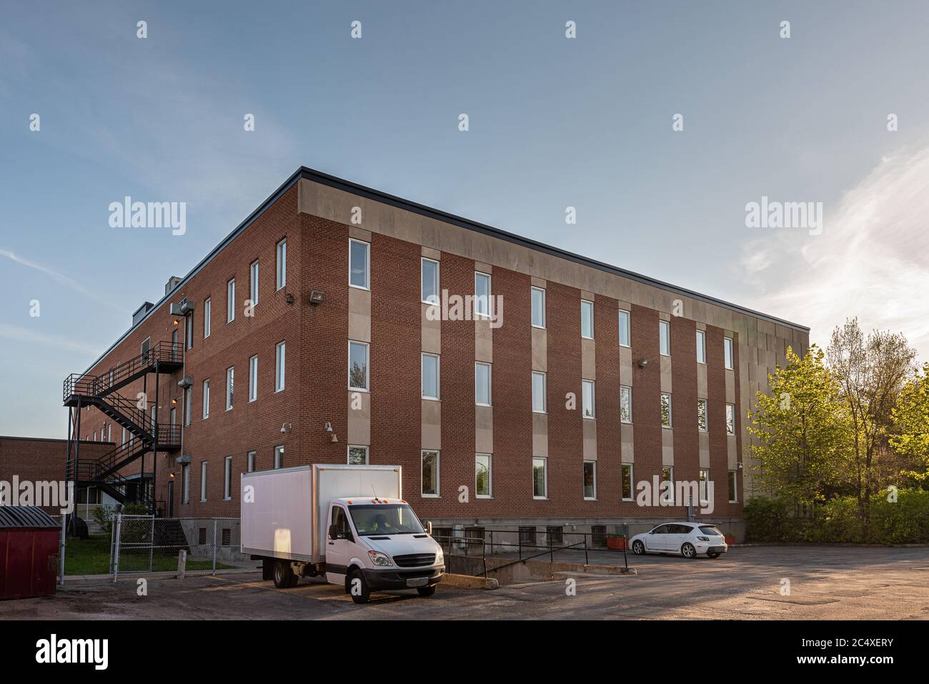 Die aussenfassade eines generischen Small Business Stockfoto