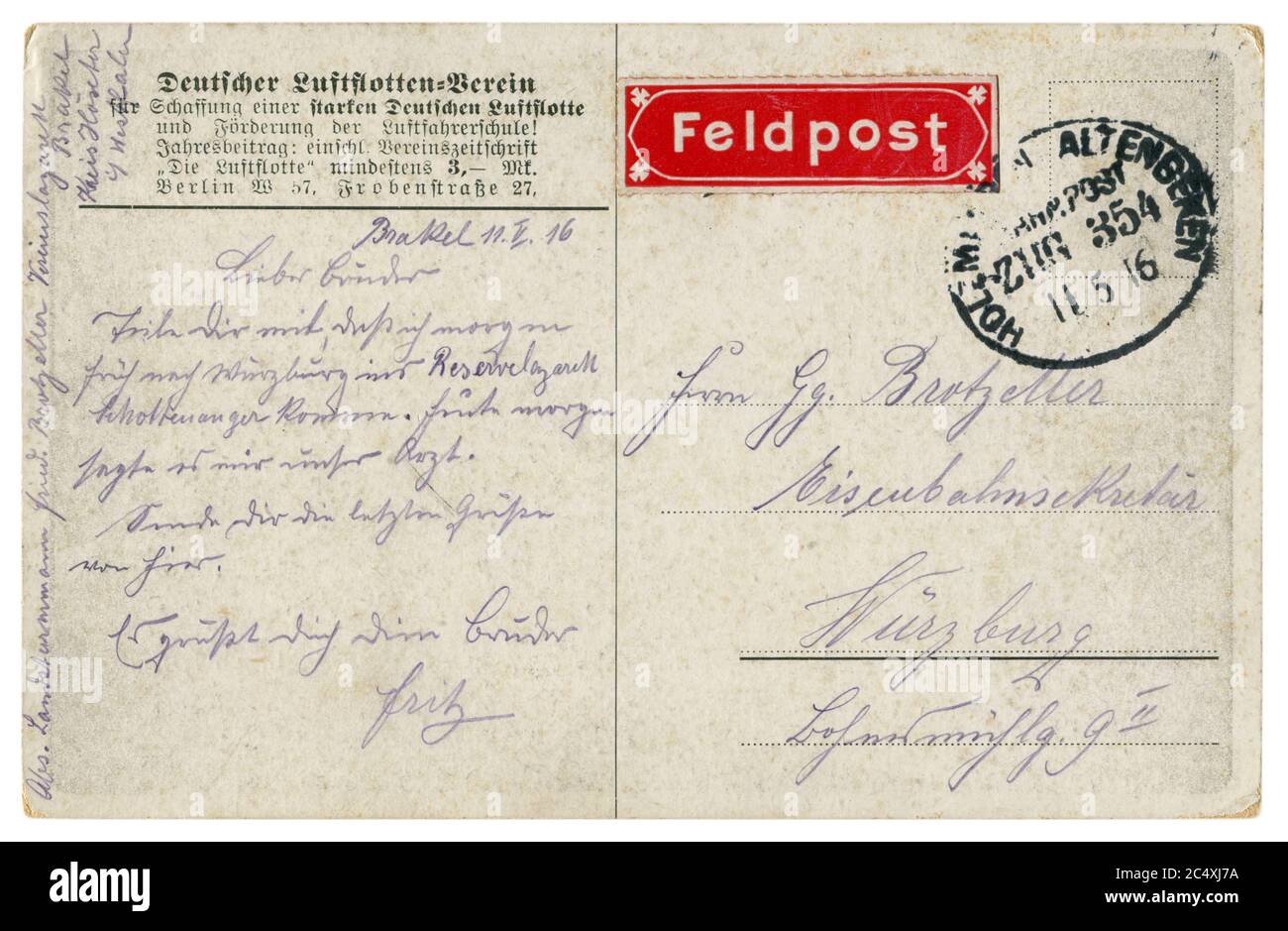 Rückseite einer deutschen historischen Postkarte: Handgeschriebener Text in violettem Bleistift, Feldpost mit Bahnpoststreichung, 1916, großer Krieg Stockfoto
