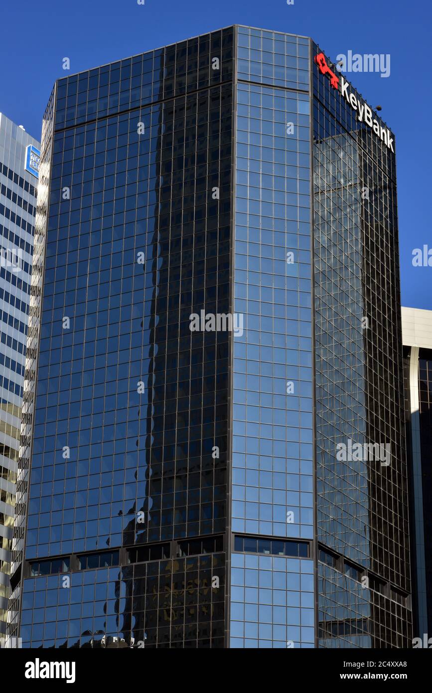 Das KeyBank Building im zentralen Geschäftsviertel von Denver, Colorado, USA an einem sonnigen Tag im Juni Stockfoto
