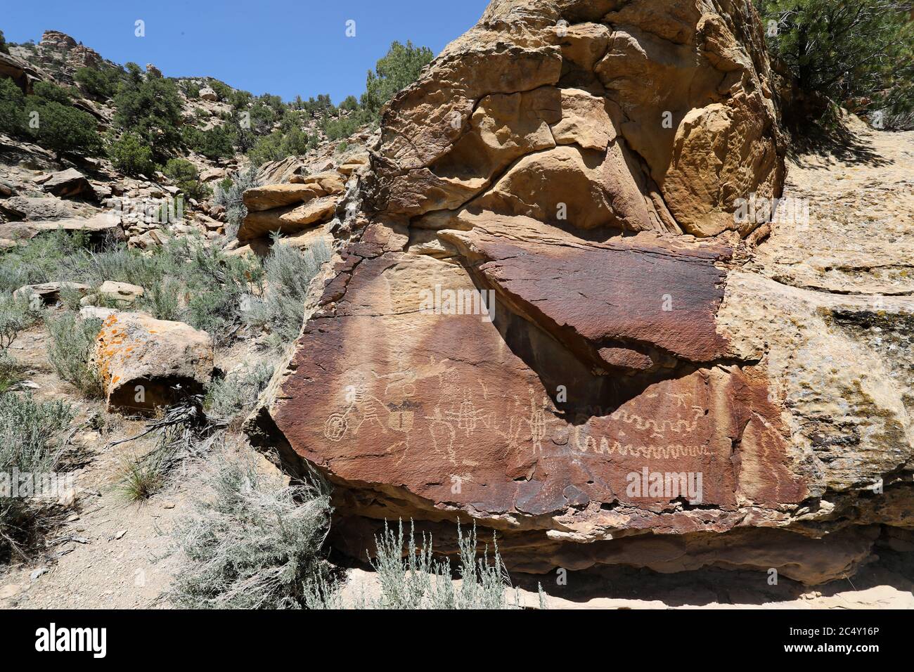 Indianische Felskunst Petroglyph Rocky Valley Utah 1415. Nine Mile Canyon, Utah. Die längste Kunstgalerie der Welt der alten amerikanischen Ureinwohner. Stockfoto