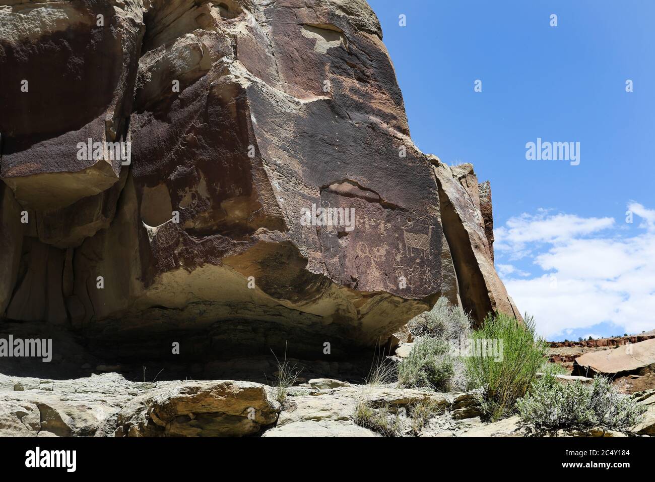 Indianische Rock-Kunst Petroglyph Schaffiguren Utah 1378. Nine Mile Canyon, Utah. Die längste Kunstgalerie der Welt der alten amerikanischen Ureinwohner. Stockfoto