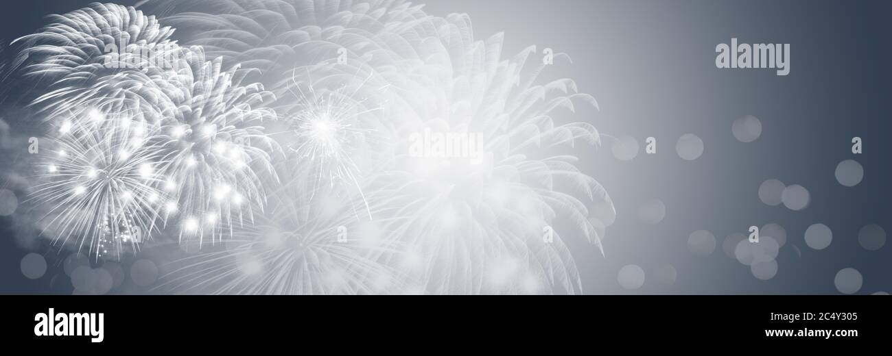 Graues festliches Banner mit Feuerwerk Stockfoto
