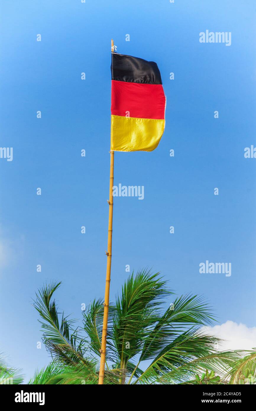 Deutsche Fahne weht auf einem Automobil Stockfoto 1111745312