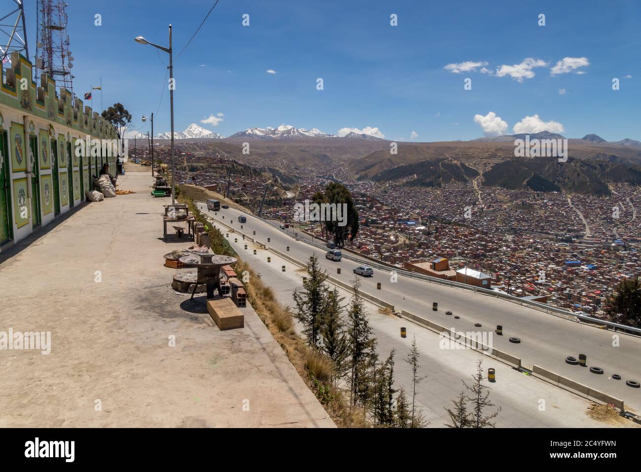 La Paz, Bolivien - 30. september 2018: Wahrsagerbaracken im El Alto-Viertel von La Paz, Bolivien Stockfoto