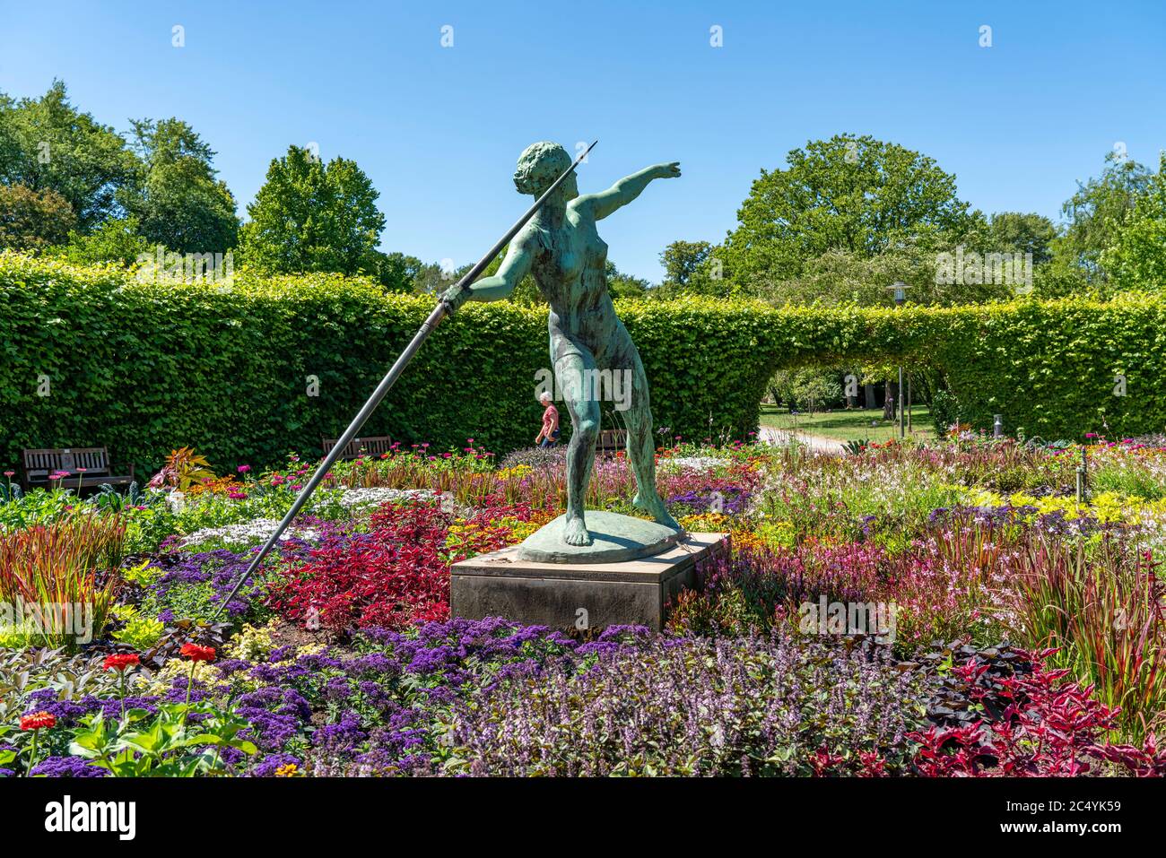 Der Grugapark, Essen, Botanischer Garten, Park für Freizeit und Erholung, Kunstwerk Javelin Werfer 1937, in Lindenrund, NRW, Deutschland Stockfoto