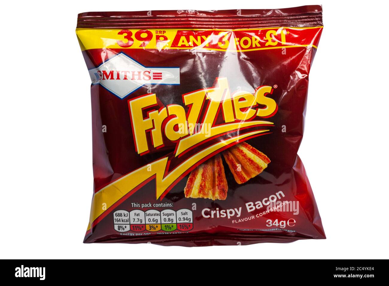 Paket von Smiths Frazzles Crispy Bacon Geschmack Mais Snacks isoliert auf weißem Hintergrund Stockfoto