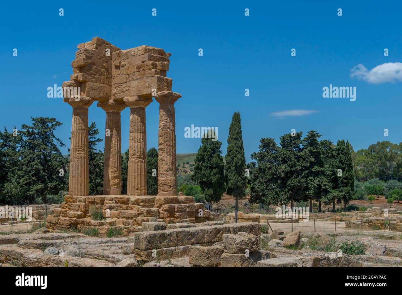 Der Tempel der Dioscuri (Castor und Pollux), 5. Jahrhundert v. Chr., ist ein griechischer Tempel der antiken Stadt Akragas, im Valle dei Templi in EINEM Stockfoto