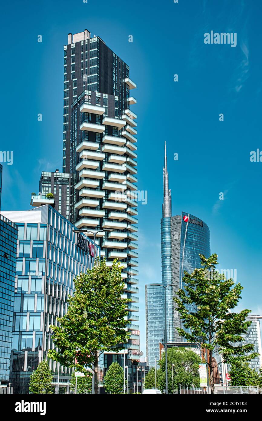 Mailand, Italien, 06.29.2020: Futuristische, luxuriöse Apartments und Büros im neuen Mailänder Innovations- und Geschäftsstandort Porta Nuova Stockfoto