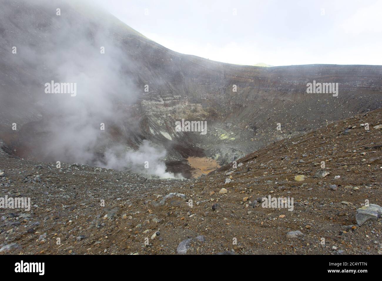 Der Vulkan Lokon Krater in Manado, Indonesien Stockfoto