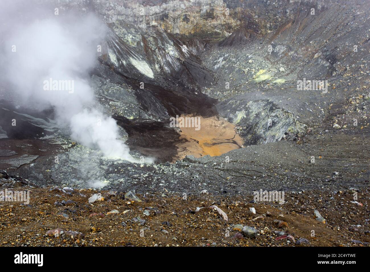 Der Vulkan Lokon Krater in Manado, Indonesien Stockfoto