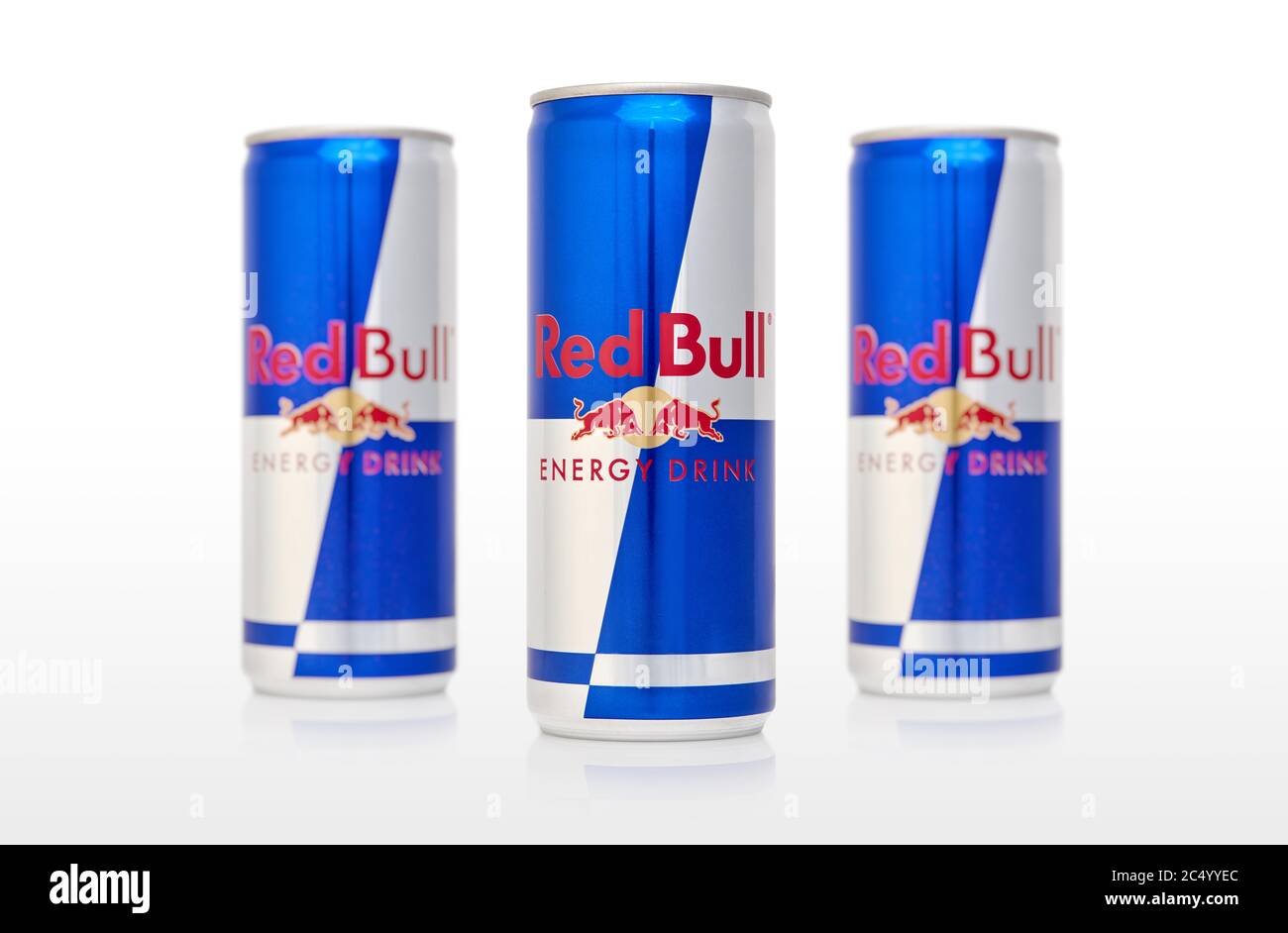 Aluminiumkrülle Red Bull Energy Drink zuckerfrei.Red Bull ist das beliebteste Energy Drink der Welt. 11.07.2017, Rostow-am-Don. Russland. Stockfoto