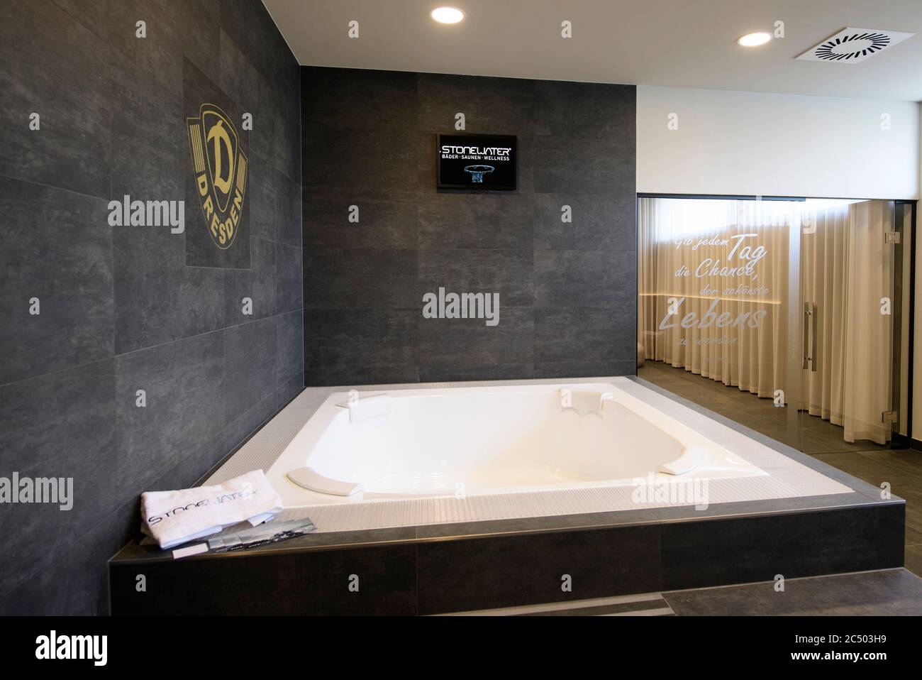 Dresden, Deutschland. Juni 2020. Blick auf den Wellnessbereich bei der Eröffnung des neuen Dynamo Dresden Trainingszentrums 'Aok Plus Walter Fritz Academy'. Quelle: Robert Michael/dpa-Zentralbild/dpa/Alamy Live News Stockfoto