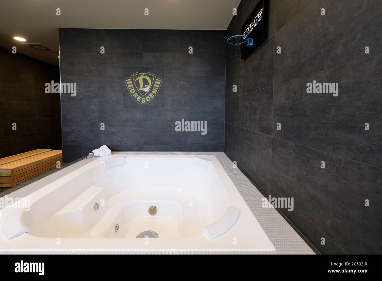 Dresden, Deutschland. Juni 2020. Blick auf den Wellnessbereich bei der Eröffnung des neuen Dynamo Dresden Trainingszentrums 'Aok Plus Walter Fritz Academy'. Quelle: Robert Michael/dpa-Zentralbild/dpa/Alamy Live News Stockfoto