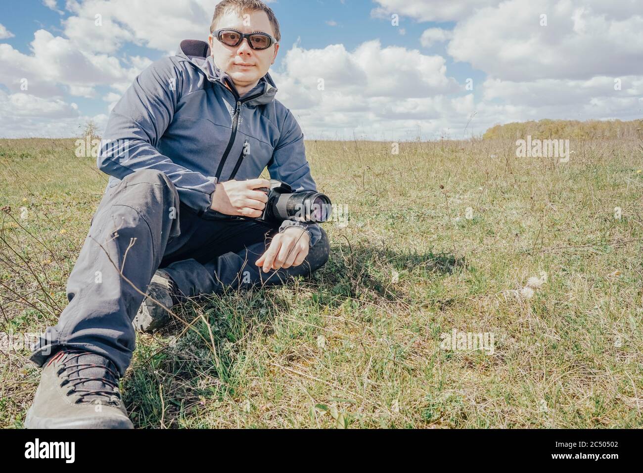 Wild Life Naturfotograf machen ein Bild im Feld Stockfoto