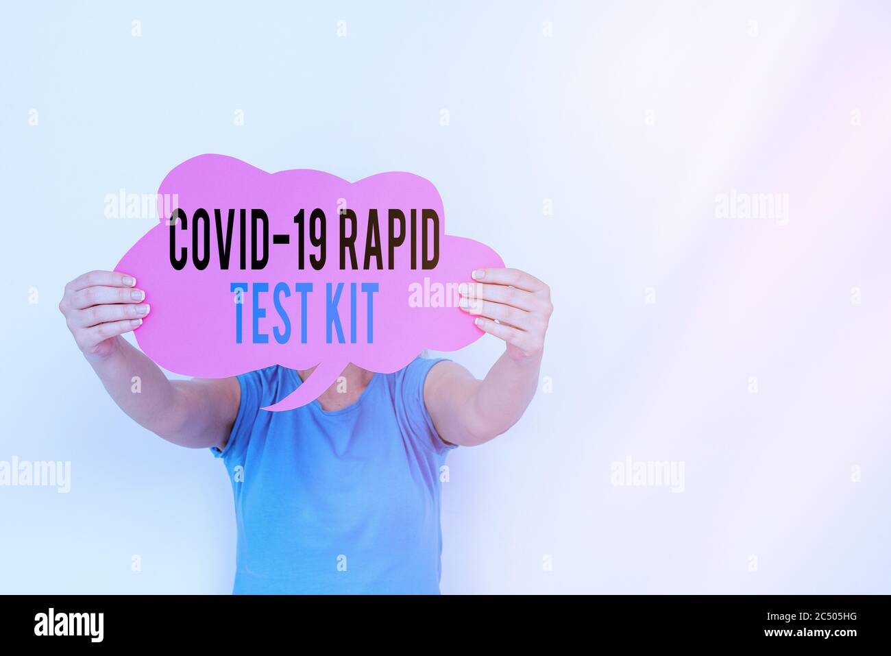 Textschild mit Rapid Test Kit. Business Foto Text Notfall medizinische Diagnosegeräts, die schnelle Ergebnisse liefern leere Blase Chat Sticker Notizen Stockfoto