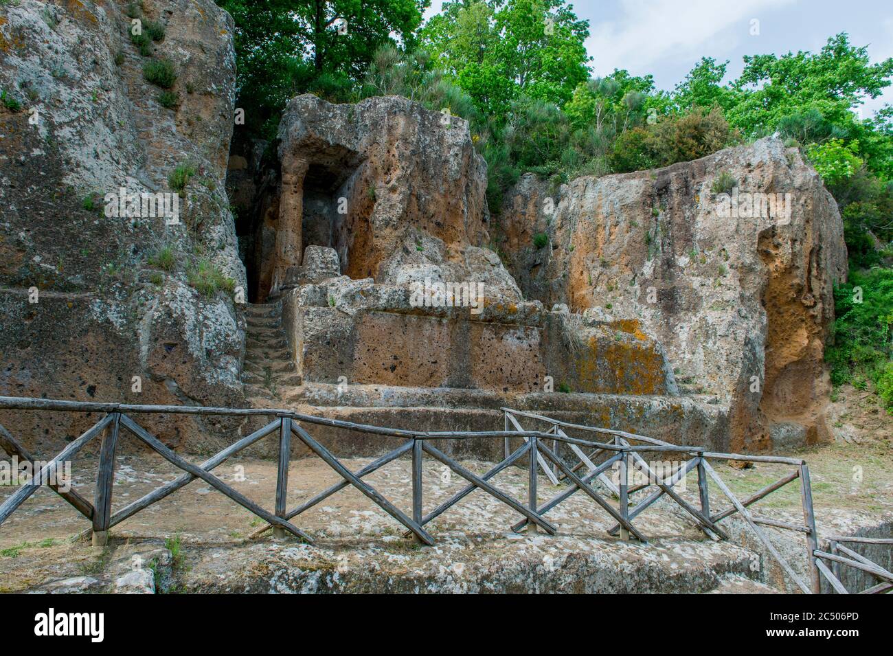 Das Grab von Ildebranda (3. Bis 2. Jahrhundert v. Chr.) in der etruskischen Nekropole, der archäologische Park von Sovana in der Provinz Grosseto, im Süden von Tus Stockfoto