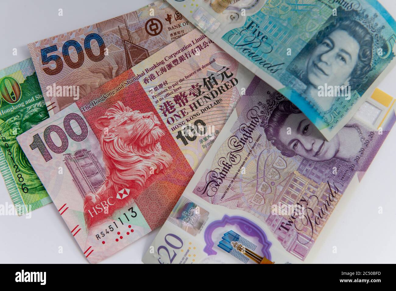 Die britischen Pfund Sterling Banknoten und die Hong Kong Dollar Banknoten. Stockfoto