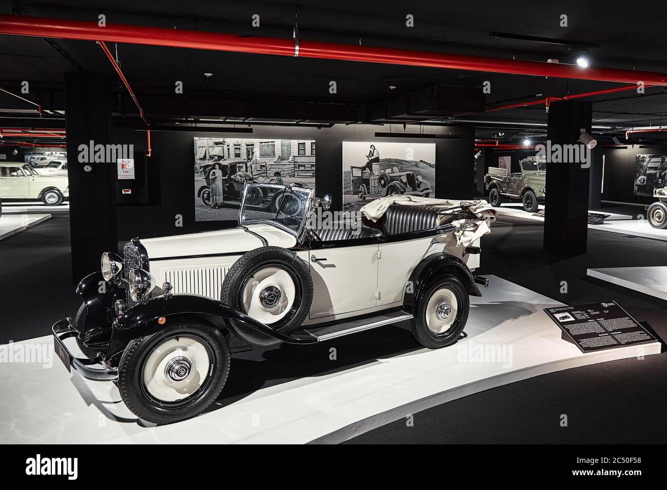 FIAT 508 Balilla 1932. Retro-Auto auf Ausstellung. Ausstellung für Oldtimer - Heydar Aliyev Centre, Baku, Aserbaidschan - 26,04,2017 Stockfoto