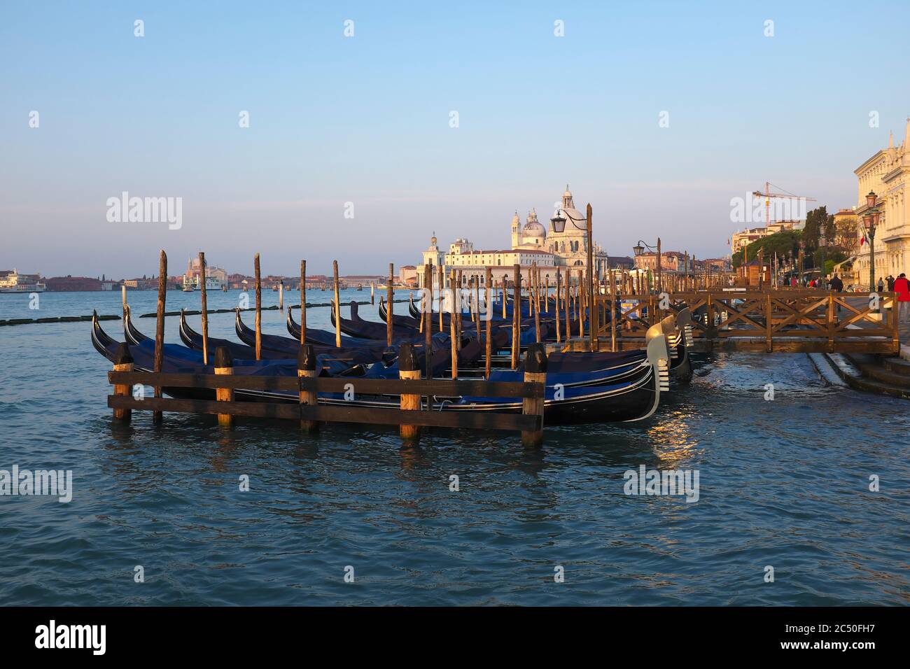 Gondeln Am Frühen Morgen In Der Lagune Venedig Italien Stockfoto