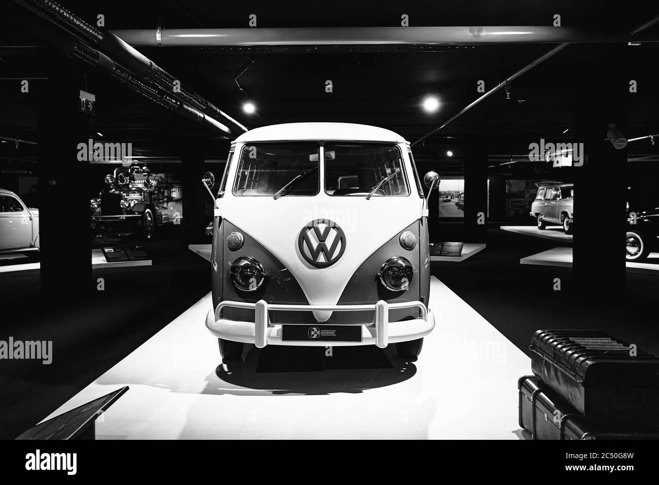 Klassischer Volkswagen T1. Einer der ersten zivilen Minivans. Beliebt bei Hippies..Retro-Auto. Oldtimer-Ausstellung - Heydar Aliyev Centre, Baku Stockfoto