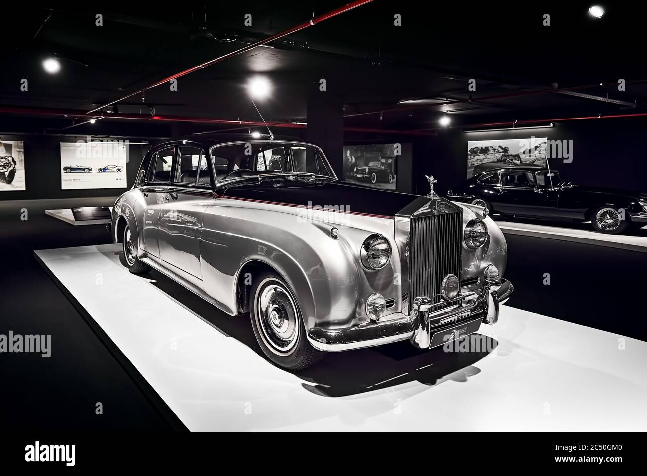Rolls-Royce Silver Cloud. Luxus-Retro-Auto. Ausstellung für Oldtimer - Heydar Aliyev Centre, Baku, Aserbaidschan 26,04,2017 Stockfoto
