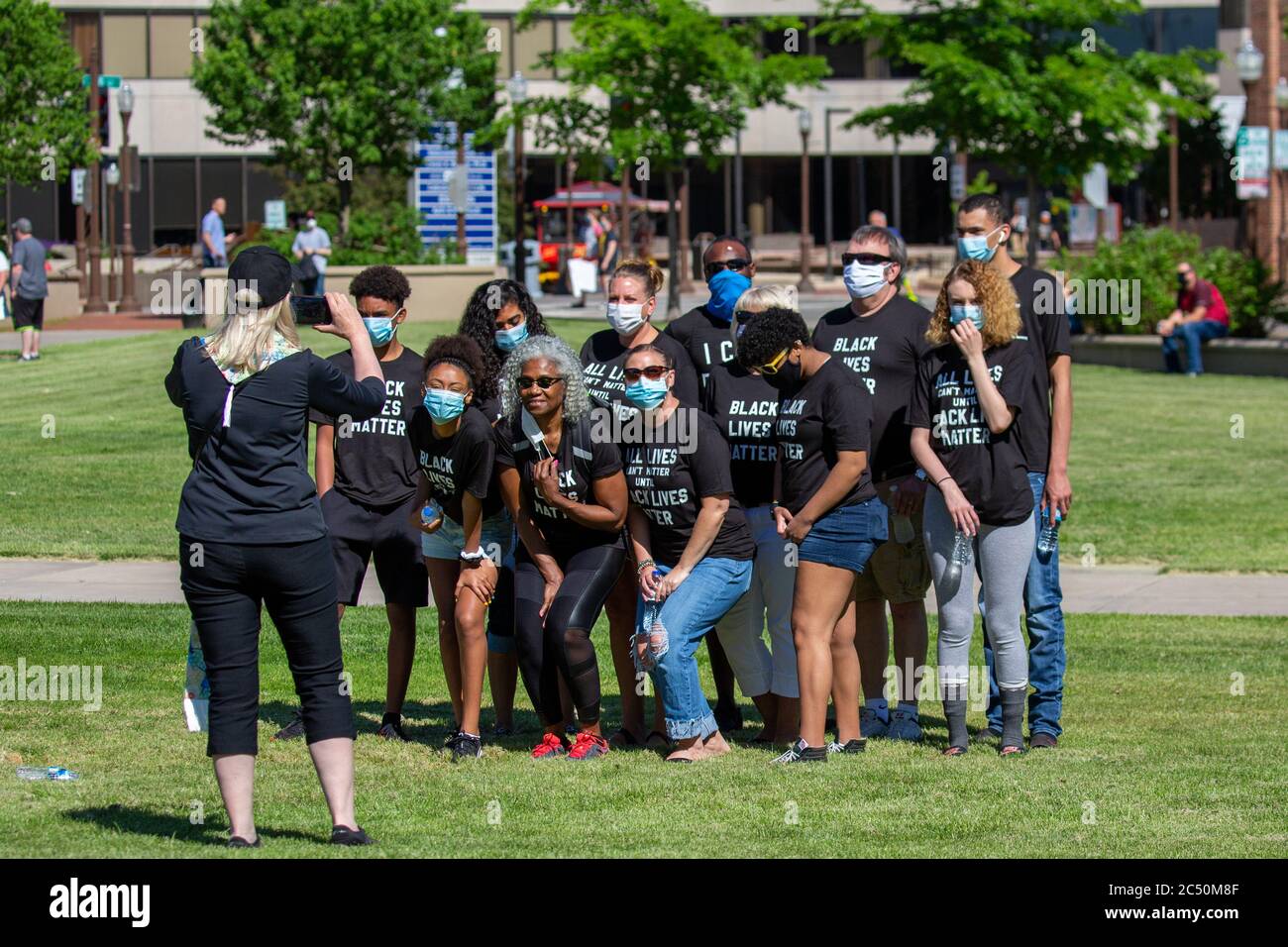 Wausau, Wisconsin, USA - 6. Juni 2020 Demonstranten für schwarze Leben Angelegenheit beginnen gerade, am 400 Block, Horizontal zu versammeln Stockfoto