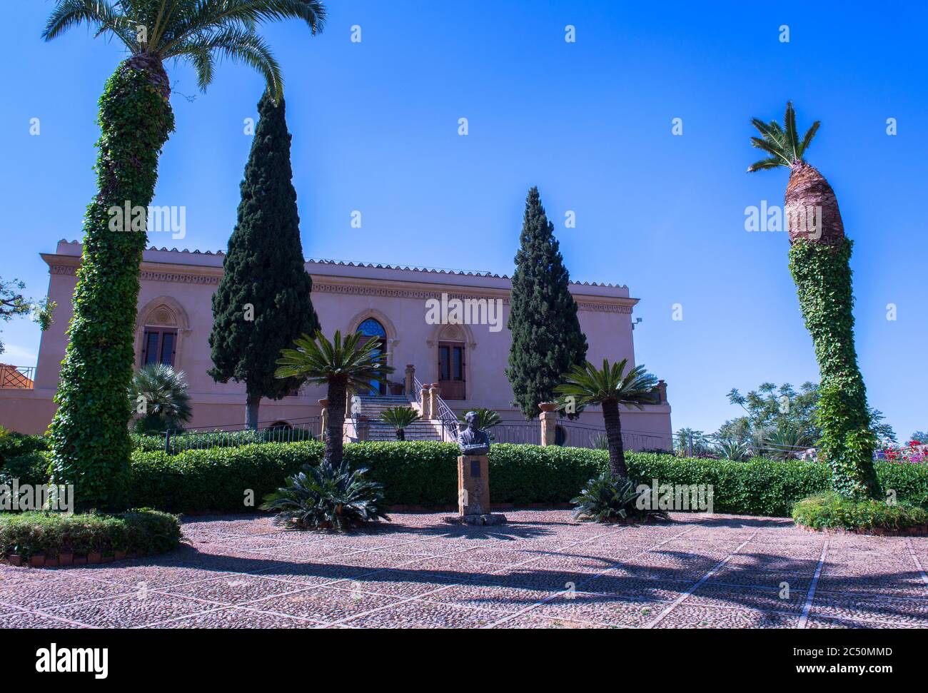 Villa Aurea, letzte Heimat des verstorbenen englischen Kapitäns und Mäzen der Künste Alexander Hardcastle, Tal der Tempel, Agrigento, Sizilien, Italien Stockfoto