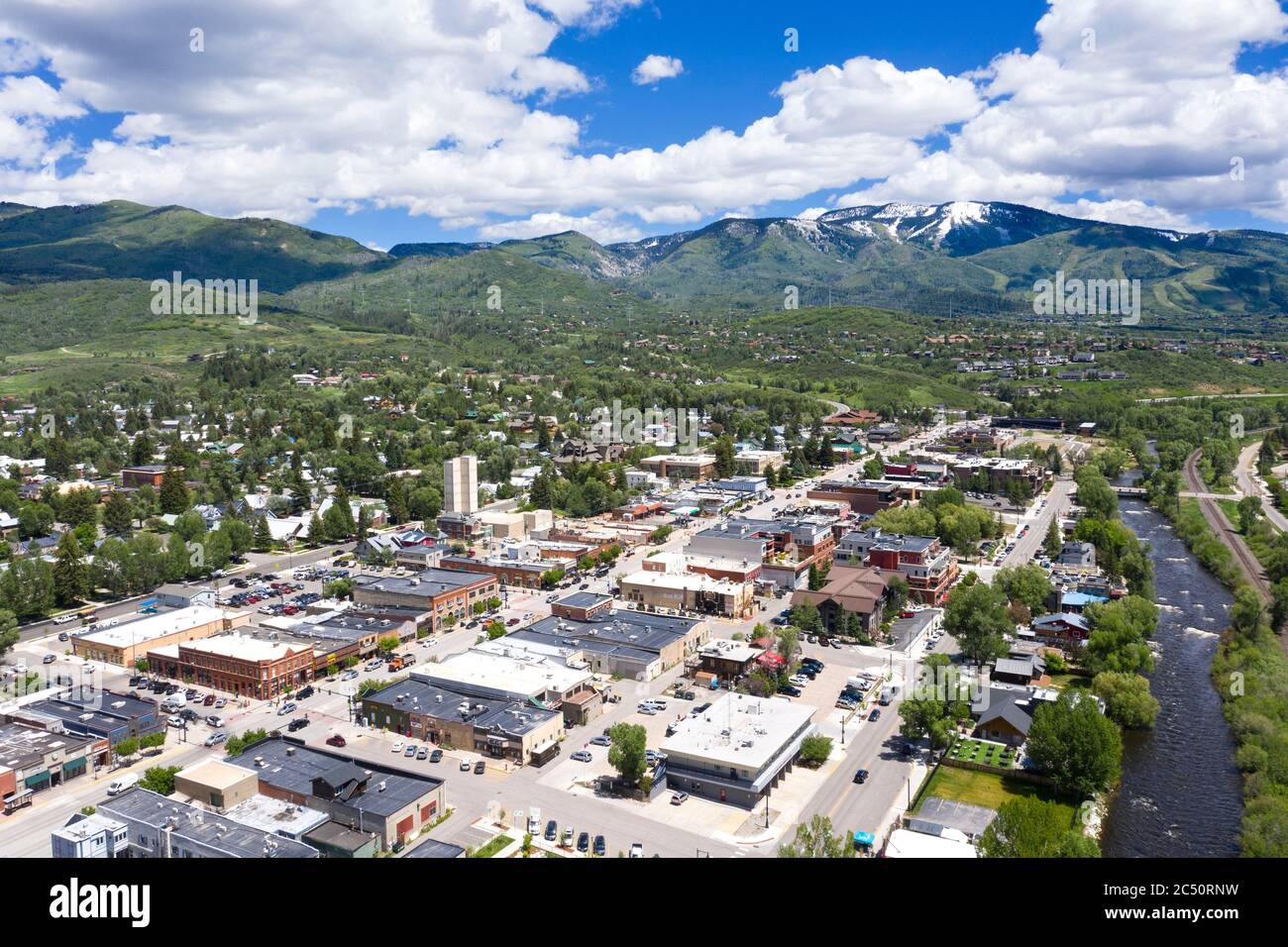 Blick auf die Luftbahn über der Innenstadt von Steamboat Springs Colorado Stockfoto
