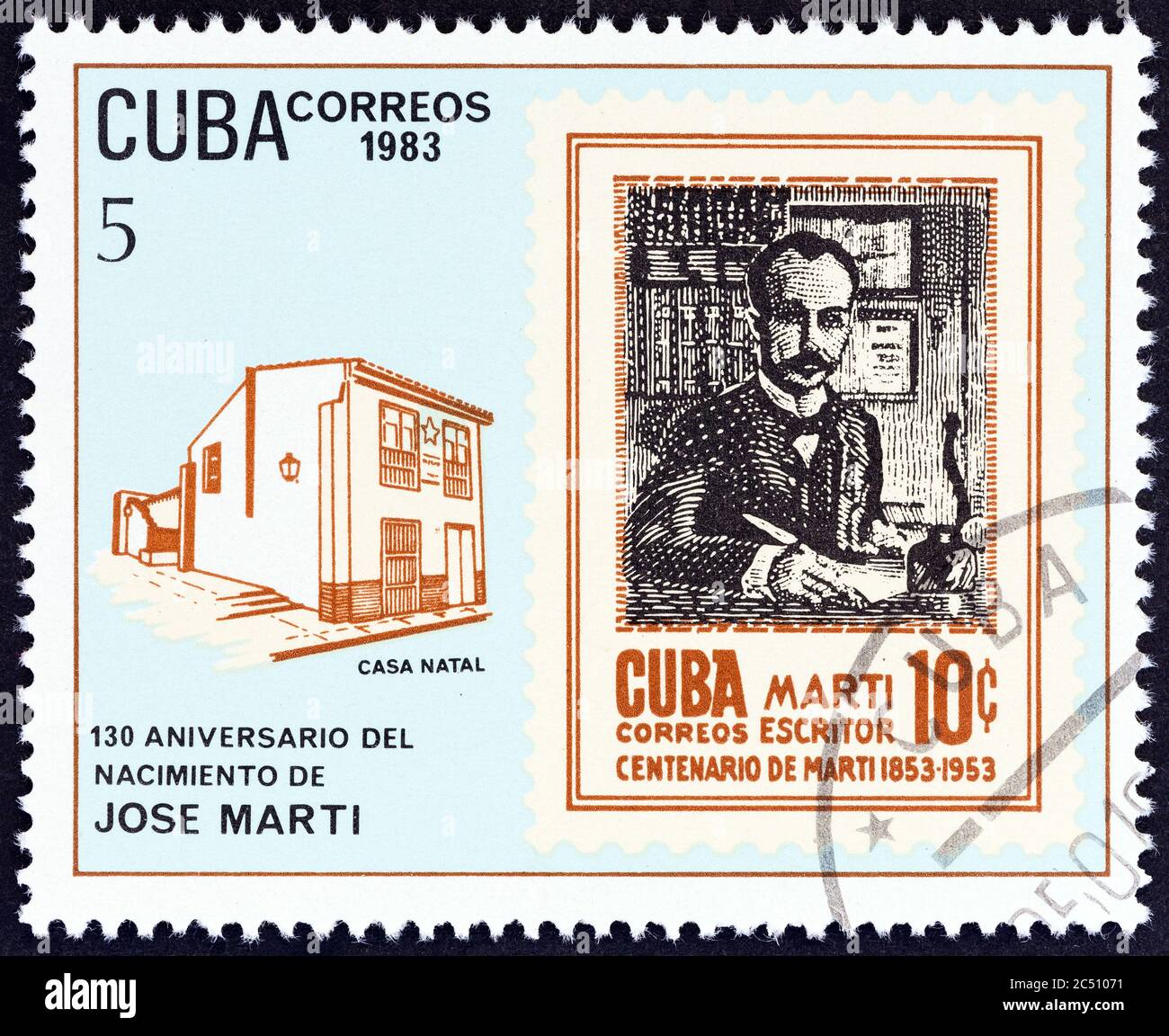 KUBA - UM 1983: Eine in Kuba gedruckte Briefmarke, die zum 130. Geburtstag des Schriftstellers Jose Marti herausgegeben wurde, zeigt den Geburtsort und den hundertjährigen Geburtstag Stockfoto