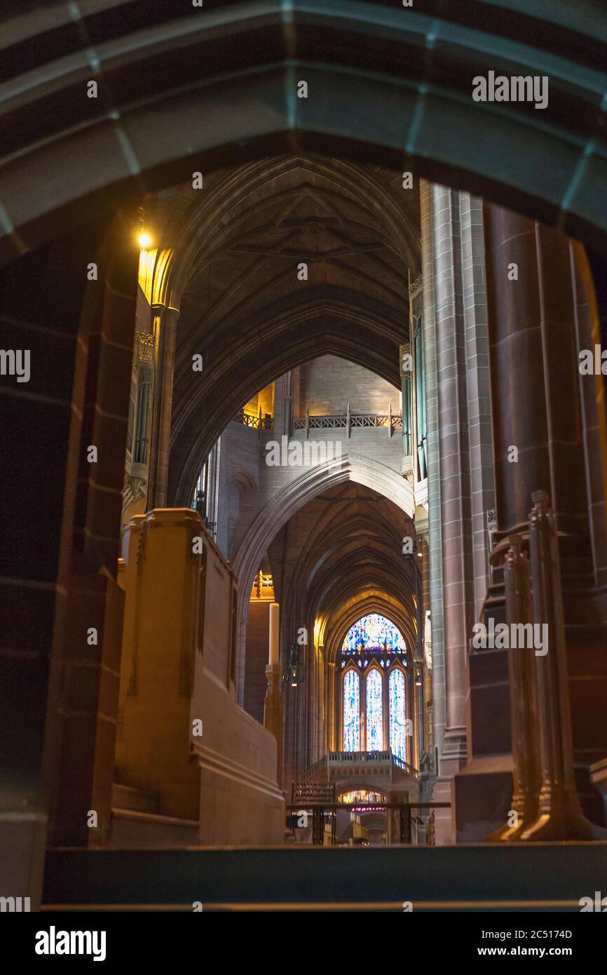 Innenansicht der Liverpool Cathedral, der größten Kathedrale und religiösen Gebäude in Großbritannien: Liverpool, England, Großbritannien Stockfoto