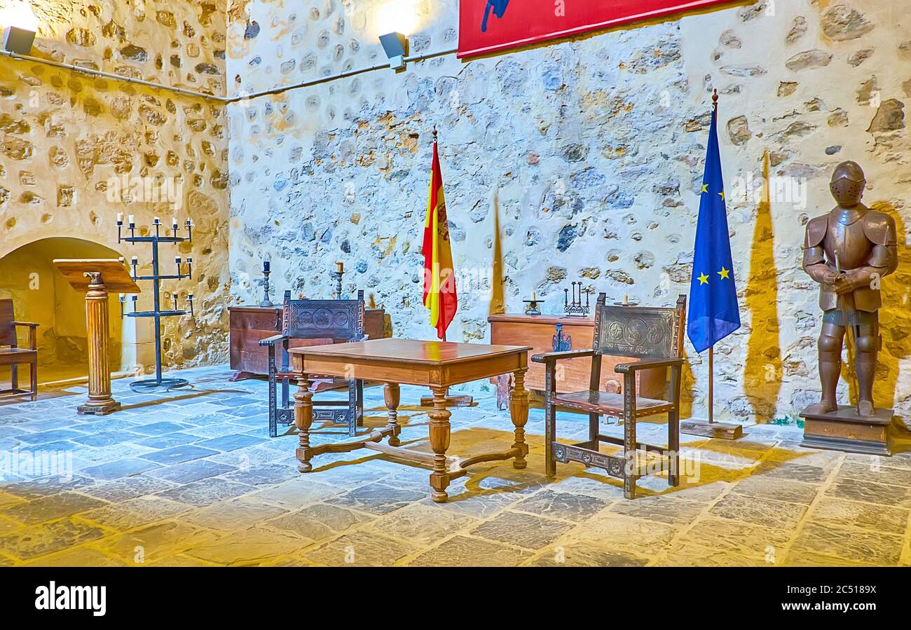 SANLUCAR, SPANIEN - 22. SEPTEMBER 2019: Der historische Saal des Castillo de Santiago, am 22. September in Sanlucar Stockfoto