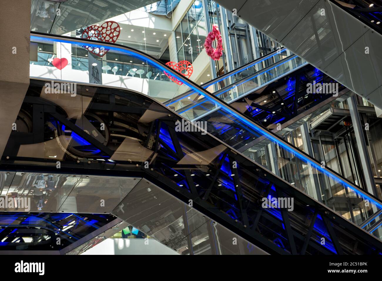 Rolltreppen in der Mall in Woronesch, Russland Stockfoto