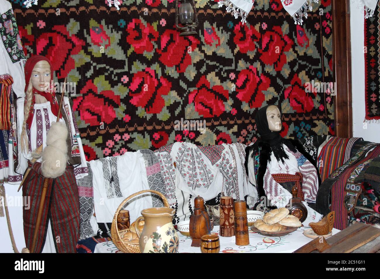 Traditionelle Kleidung und Arbeitsplätze in Rumänien Stockfoto