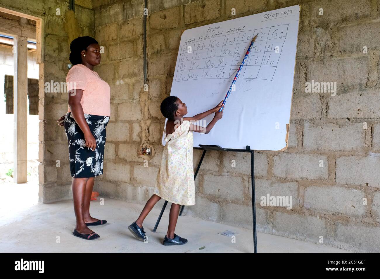 Schulunterricht für körperlich und geistig behinderte Kinder des Waisenhauses 'Nazareth Home for God´s Children' in Sang / Ghana Stockfoto