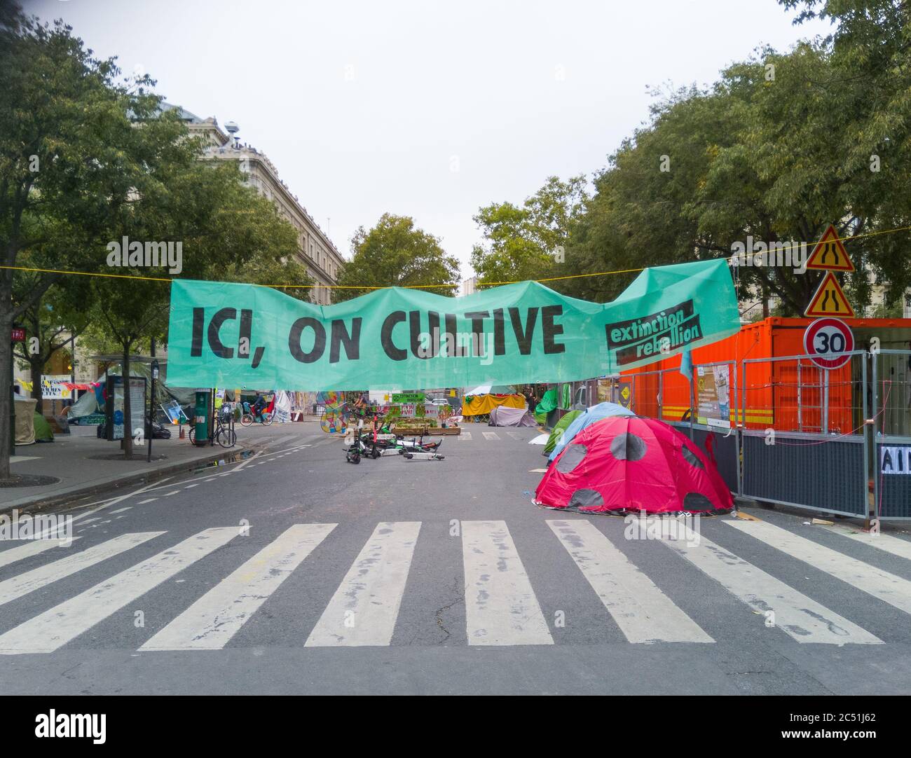 Extinction Rebellion (XR) Protest, Place du Châtelet, Paris, Frankreich. Umweltdruckgruppe, um staatliche Maßnahmen zu erzwingen Stockfoto