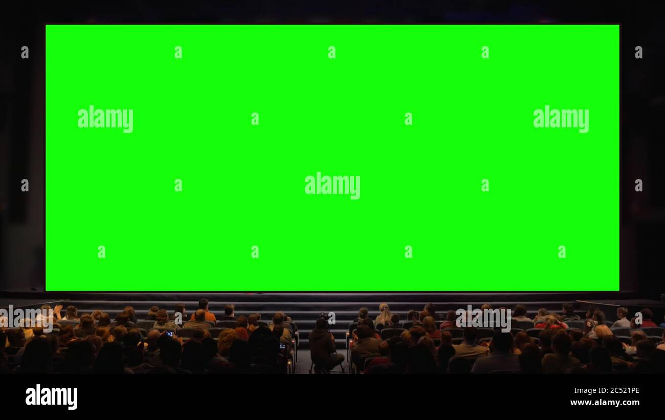 Personen im Auditorium mit Chroma-Key-Bildschirm Stockfoto