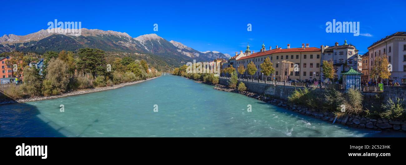 Panoramablick auf das Gasthaus bei Innsbruck Stockfoto