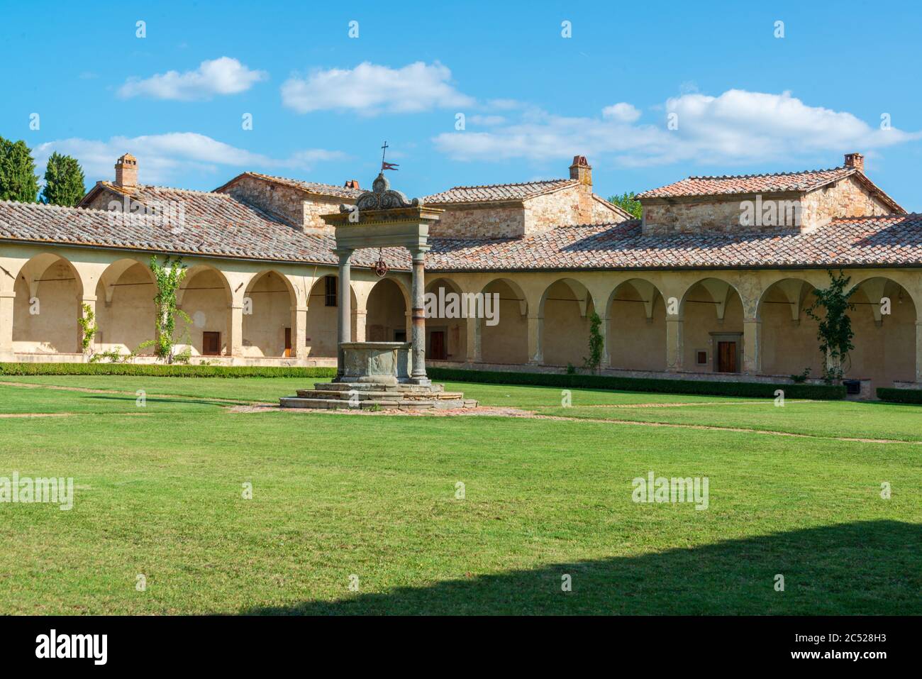 Auf einem Hügel nahe Siena befindet sich die Certosa di Pontignano, ein ehemaliges Kloster, heute als Gästehaus der Universität Siena. Stockfoto