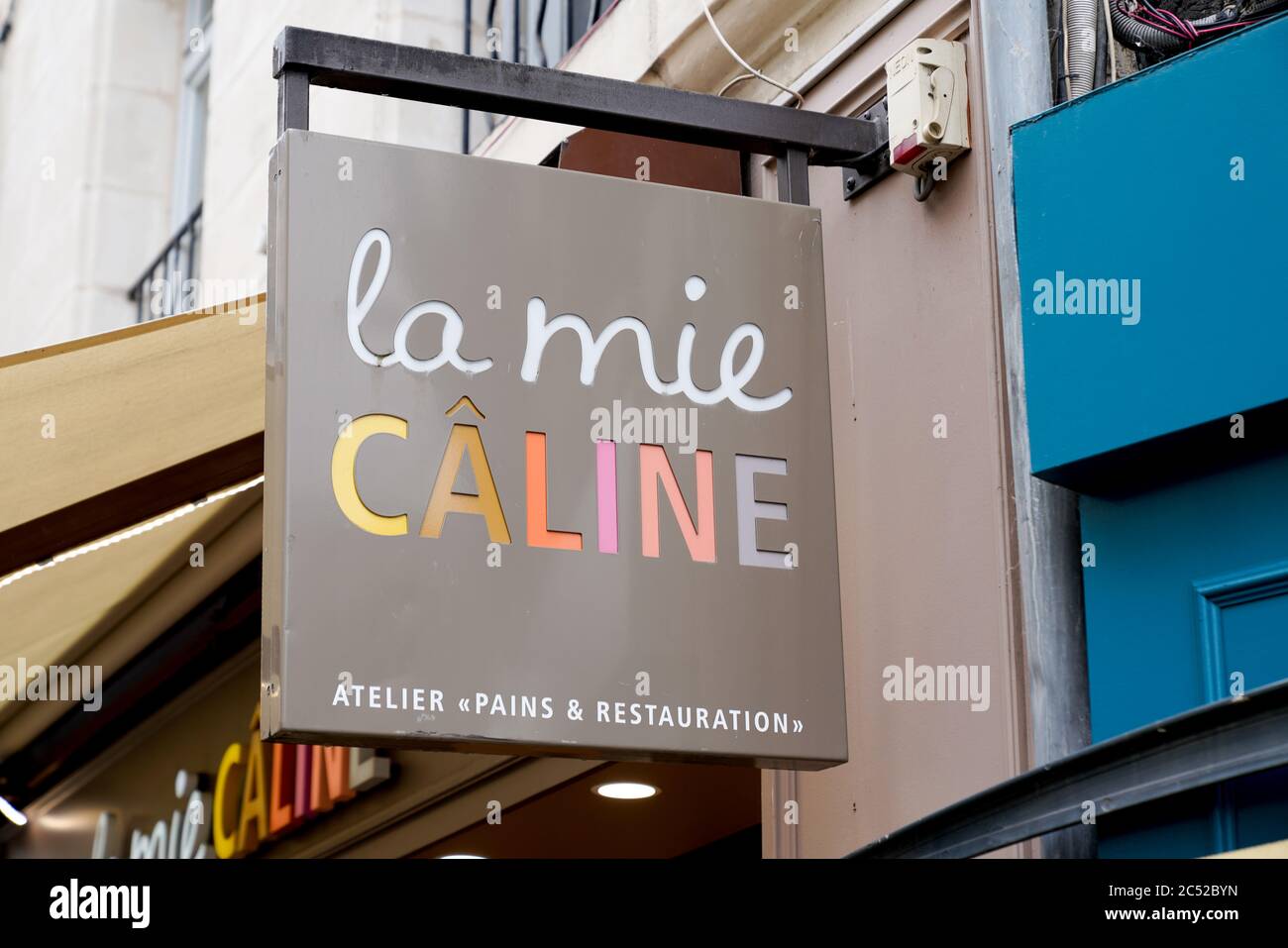 Bordeaux , Aquitaine / Frankreich - 06 20 2020 : la mie caline Logo-Zeichen für industrielle französisch Bäckerei Stockfoto