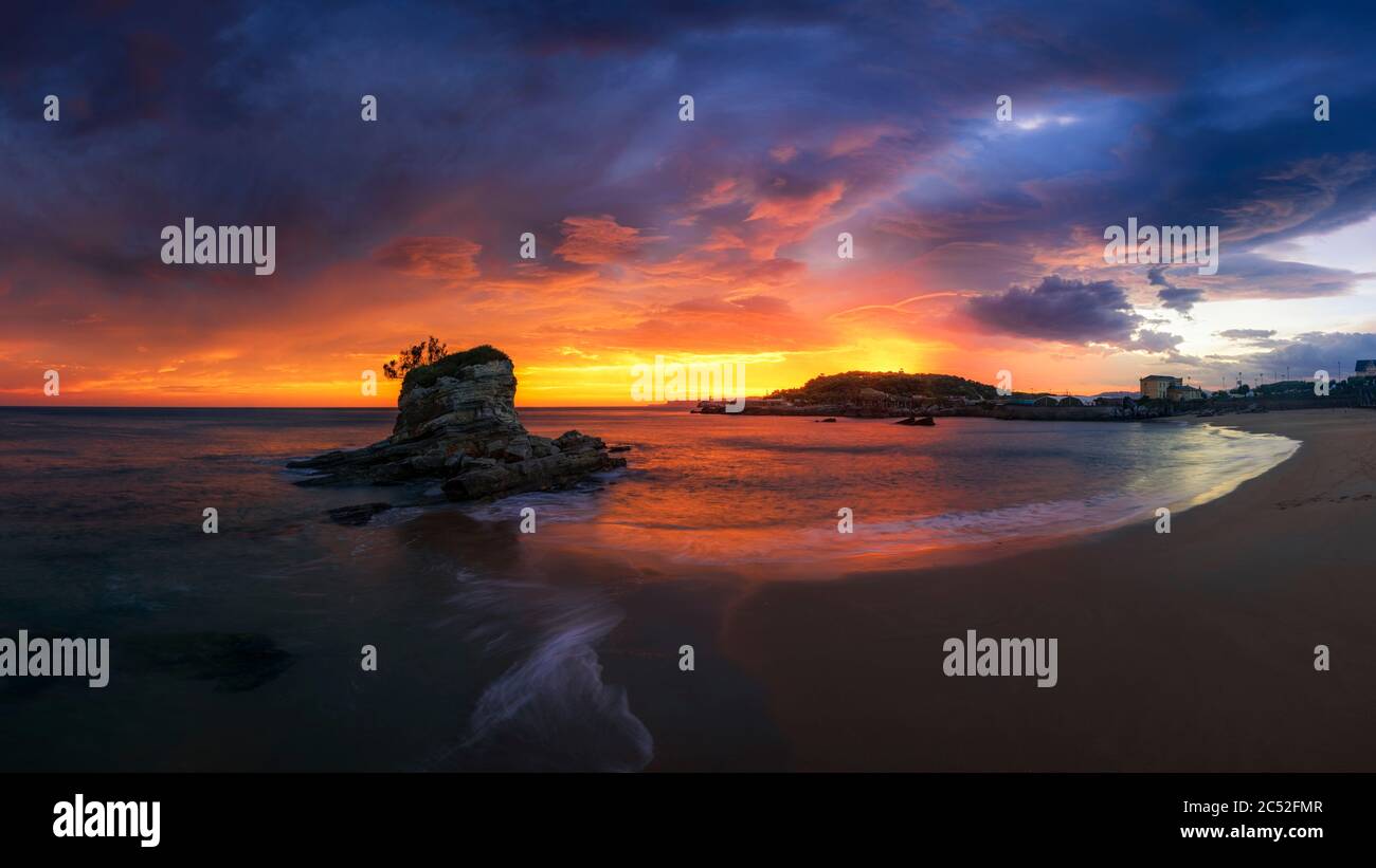 Camello Strand bei Sonnenuntergang, Santander, Kantabrien, Spanien Stockfoto