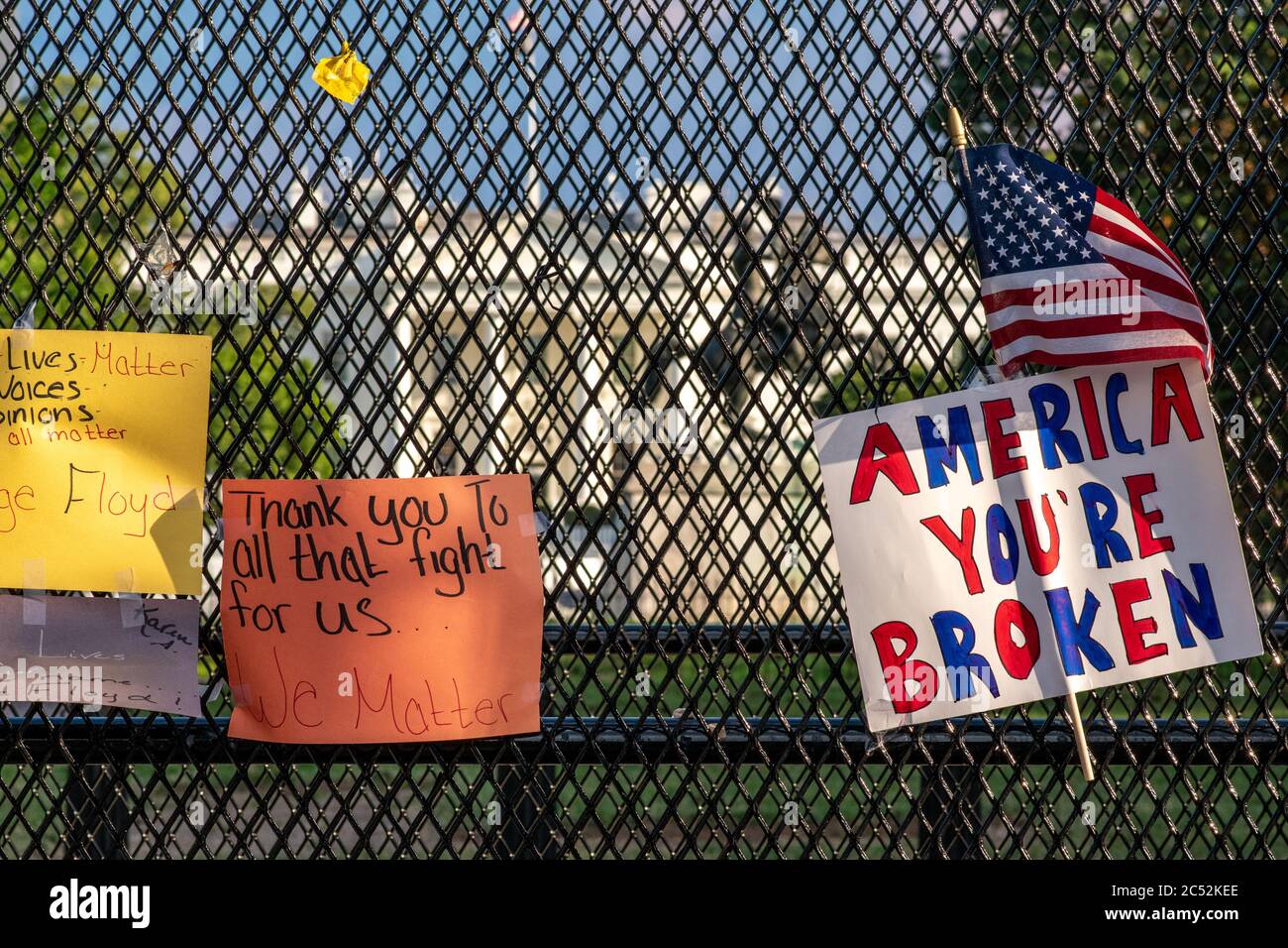 George Floyd und Black Lives Matter Proteste gehen auf dem Lafayette Square nahe dem Weißen Haus in Washington, D.C. weiter Stockfoto