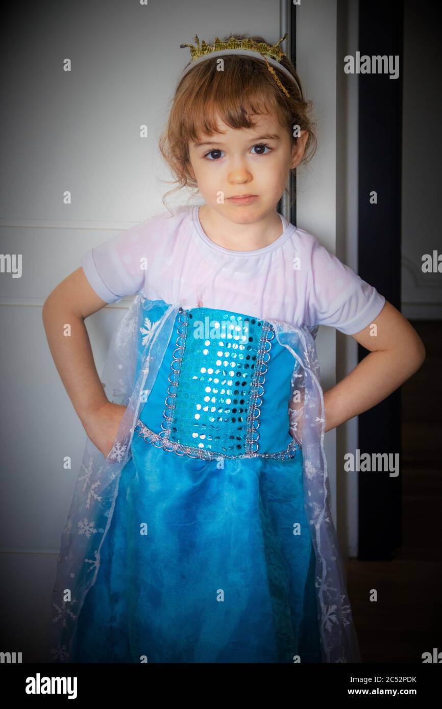 Porträt eines Mädchens als Prinzessin gekleidet Stockfoto