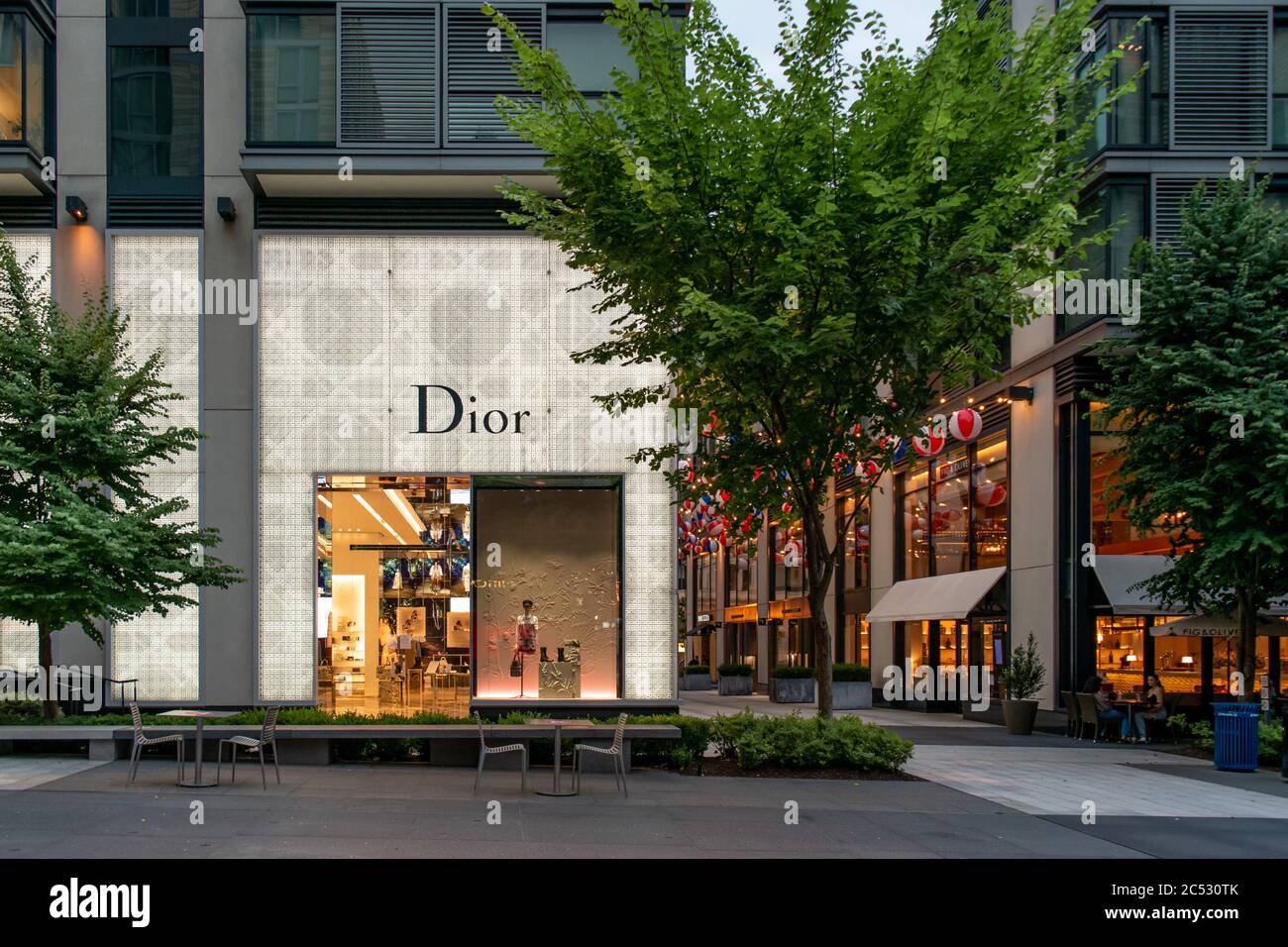 Washington, D.C. / USA - Juni 25 2020: Christian Dior Luxus-Schaufenster in der DC CityCenter Mall. Stockfoto