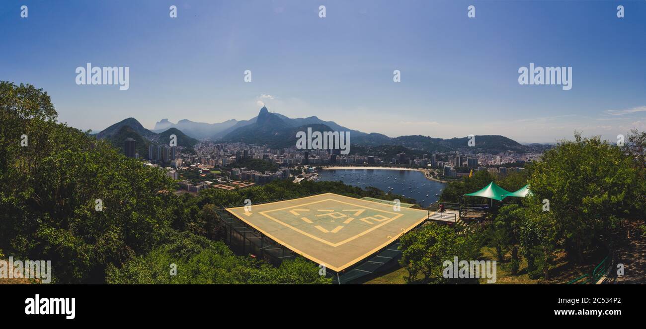 Hubschrauberlandeplatz in der Stadt Rio de Janeiro Stockfoto Hubschrauberlandeplatz in der Stadt Rio de Janeiro Stockfoto
