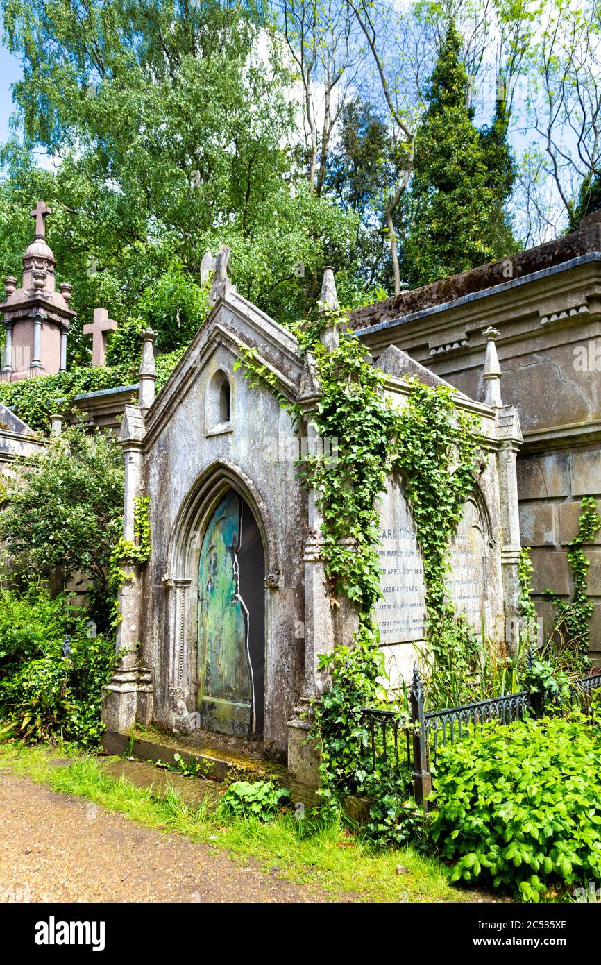 Mausoleum auf dem Highgate Cemetery West, London, Großbritannien Stockfoto