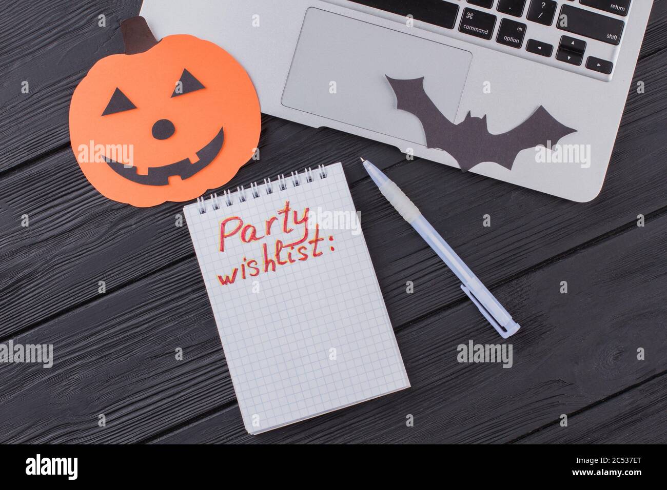 Notizblock für eine halloween Party Wunschliste. Stockfoto