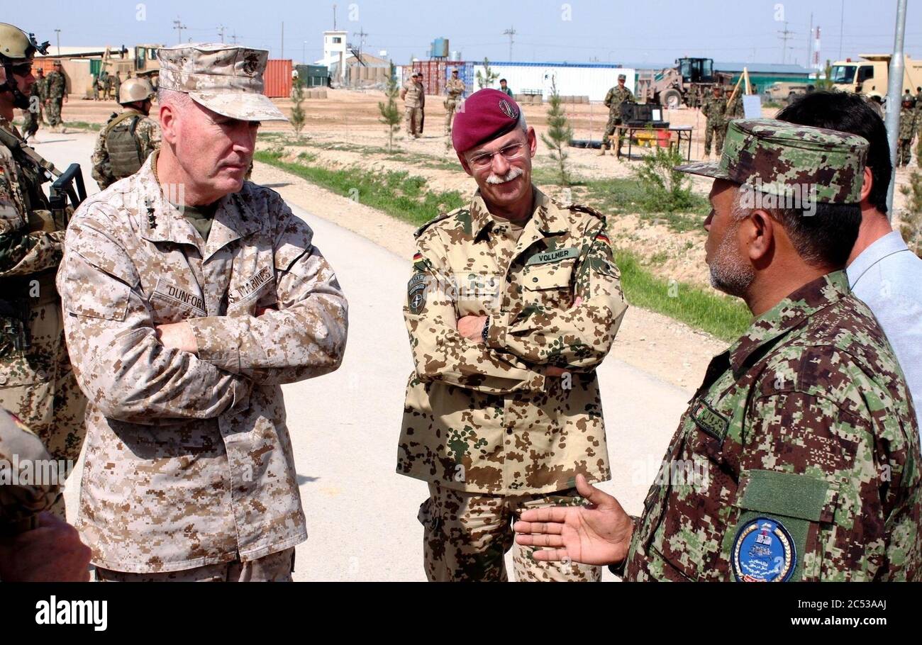 ISAF-Kommandant besucht Ausbildungsbasis in Nord-Afghanistan Stockfoto