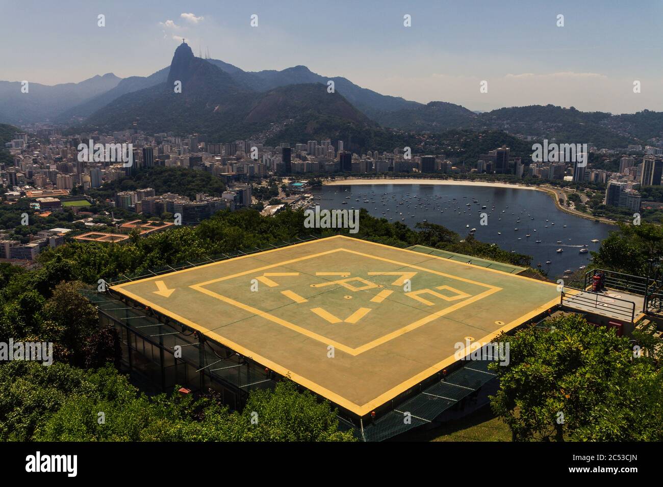 Hubschrauberlandeplatz in der Stadt Rio de Janeiro Stockfoto Hubschrauberlandeplatz in der Stadt Rio de Janeiro Stockfoto