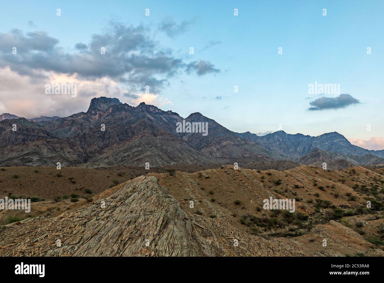 Dämmerung, Berge, Felsen, Gipfel, Wolken Stockfoto